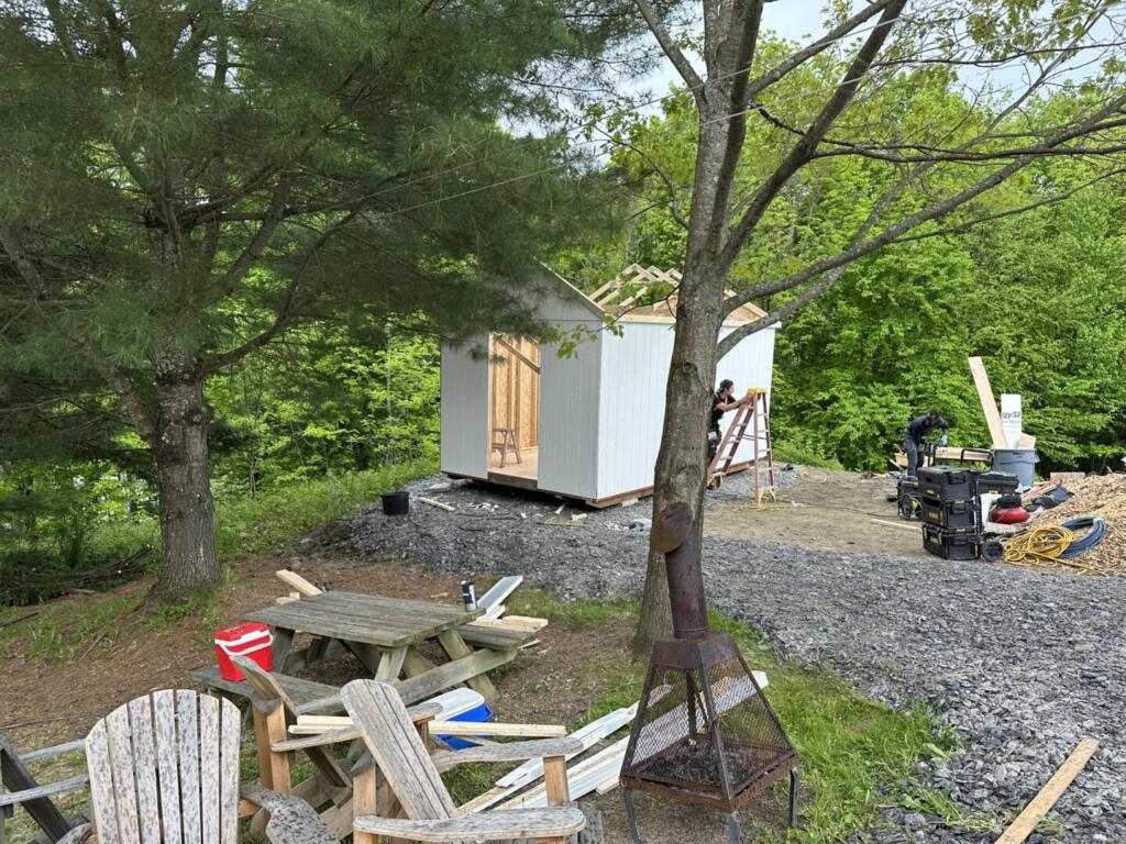 Emploi charpentier : nous recrutons pour la construction et l’installation de cabanons